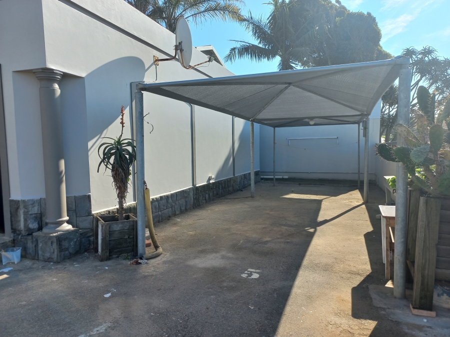To Let 2 Bedroom Property for Rent in Wavecrest Eastern Cape